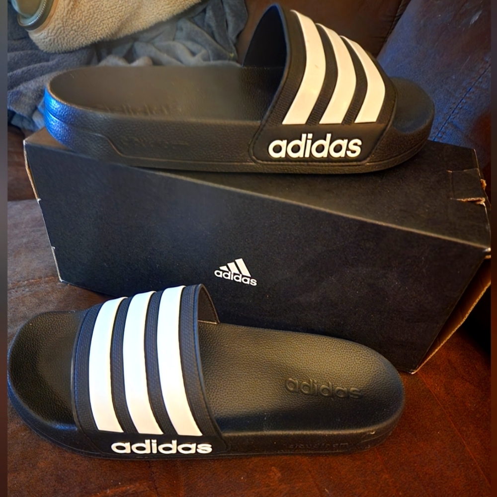 Adidas Adilette shower slids sandals flip flops size 8m BRAND NEW IN BOX